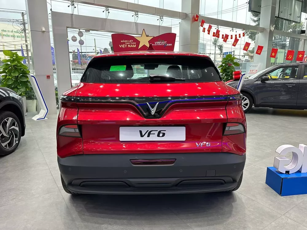Xe Vinfast VF6 - Đuôi Xe