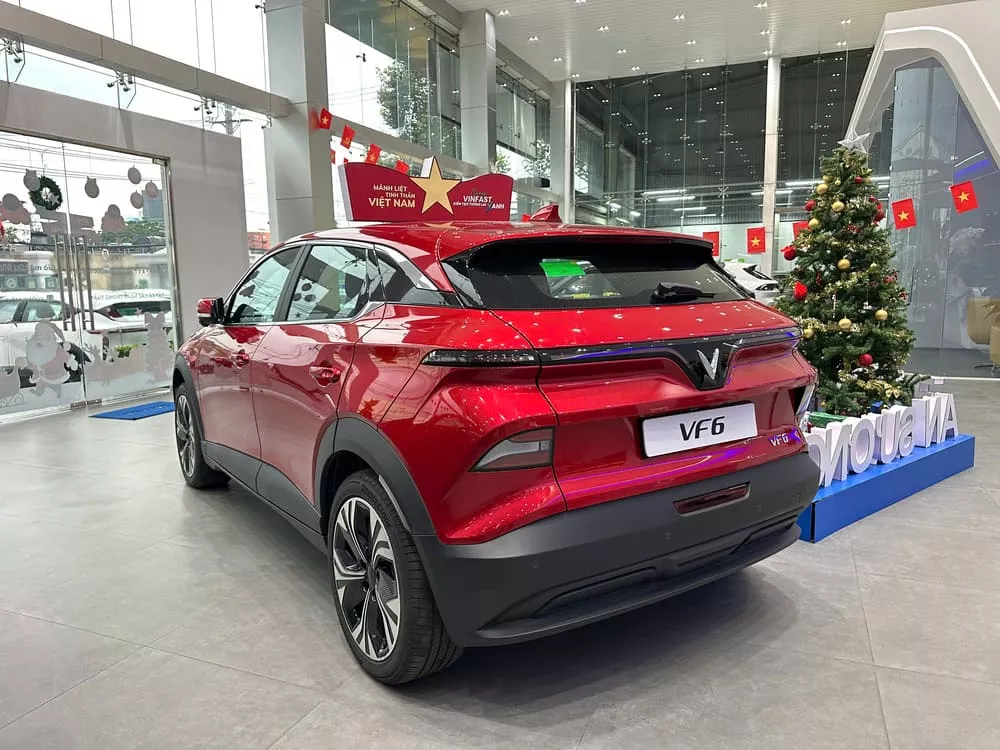 Xe Vinfast VF6 - Đuôi Xe